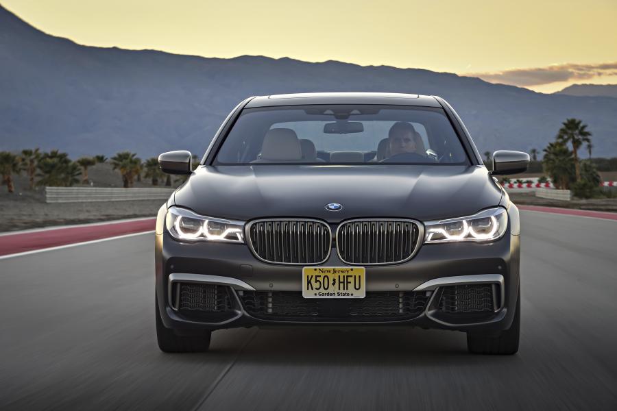  BMW M760i xDrive 2017 года  (NA) (фото 130 из 154)